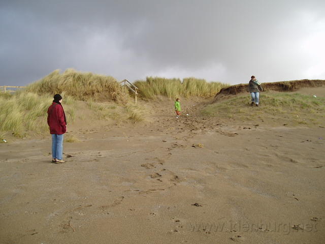 Demi, op het strand bij Derrynane.