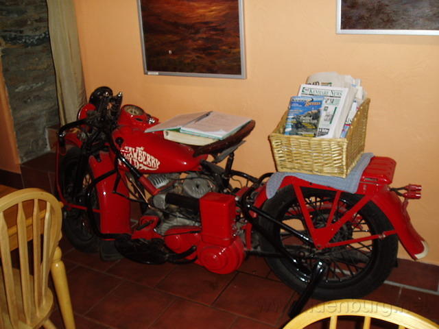 De motorfiets van Strawberry Field, het pannenkoekenhuis.