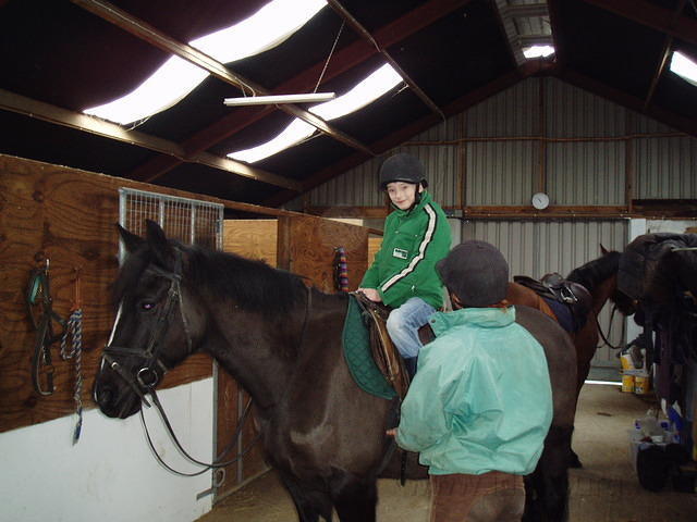 Blackwater Stables, Jesper gaat paardrijden met Anne.
