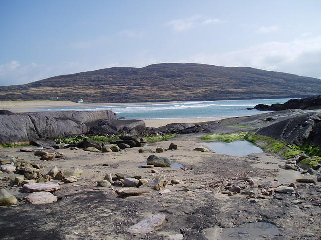 Derrynane, rotsen, strand en water.