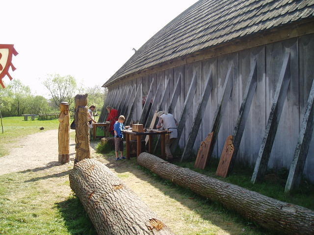 Ribe, nagebouwd huis met namaak Vikingen