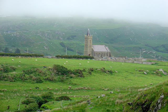 Ierland2005 716 - Glenncolumbkille, de kerk