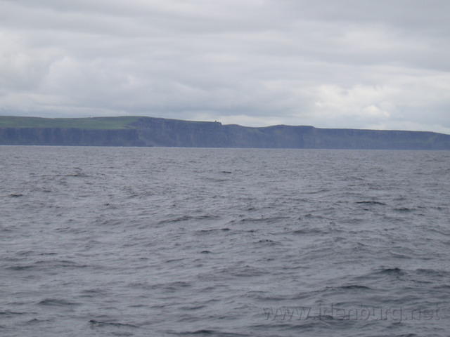 Ierland2005 097 - Naar Doolin, met de Cliffs of Mohair in de verte