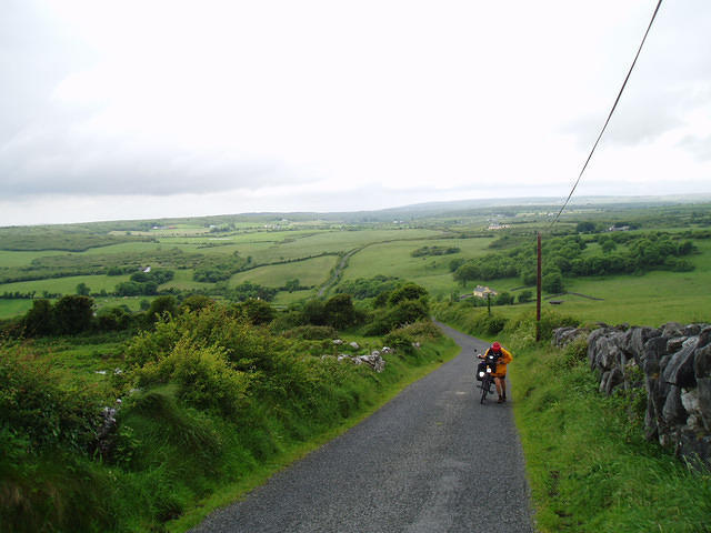 Ierland2005 104 - The Burren, ook hier kan het (te) steil zijn