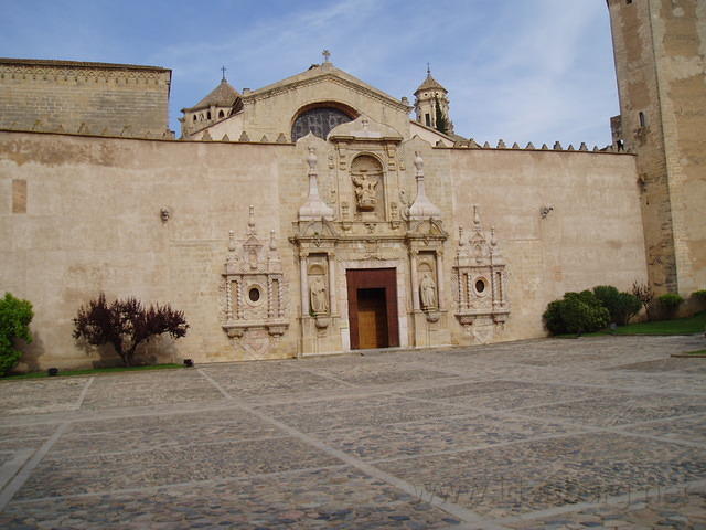 Spanje2004 023
Poblet, de binnenplaats van het klooster