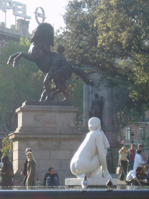 Standbeelden op plaza Catalunya