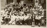 1955 - Vrije School Den Haag - 7de klas met Juffie Loos