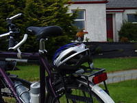 Ierland2005 077 - Clifden, roodborstje op bezoek bij de tent