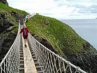Ierland2005 015 - Joke op de Rope Bridge