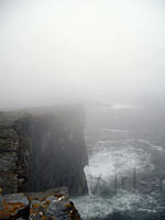 Ierland2005 092 - Inishmore, kliffen met woeste zee en natte wolken, nummer 1