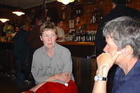 Spanje2004 060 - Covarrubias, Spaanse bar, Hollandse meiden.