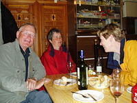 Spanje2004 011 - El Burgo, Wein, Weib und Tappas.