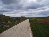 Spanje2004 015 - Op weg naar Berlanga, het kasteel van Gormaz in de verte.