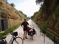 Spanje2004 010
Op weg naar La Fatarella, Joke staat nog bij te komen van een hele donkere tunnel