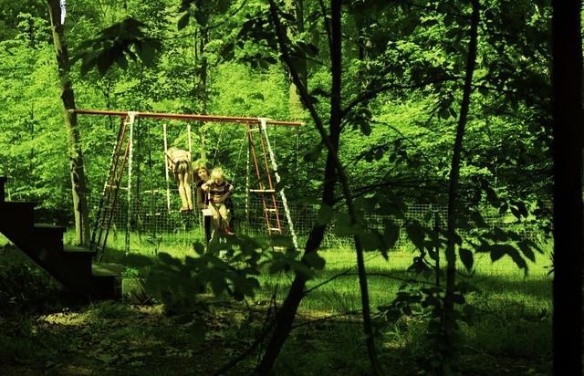 Op de schommel / On the swing 1