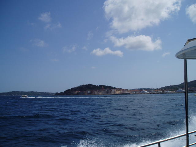 In de boot naar St. Tropez - Daar in de verte