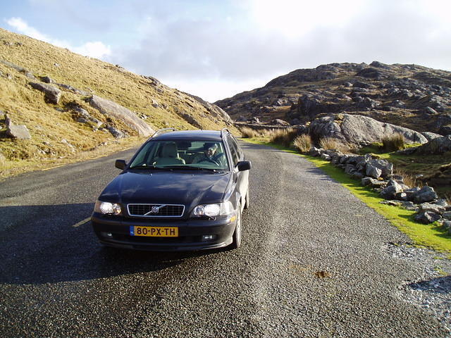 De Volvo op de Healy Pass.