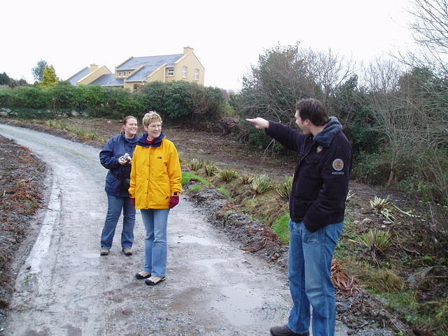 De eerste wandeling rond het huis