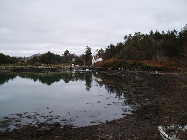 Rossdohan Pier vanf de zeekant.