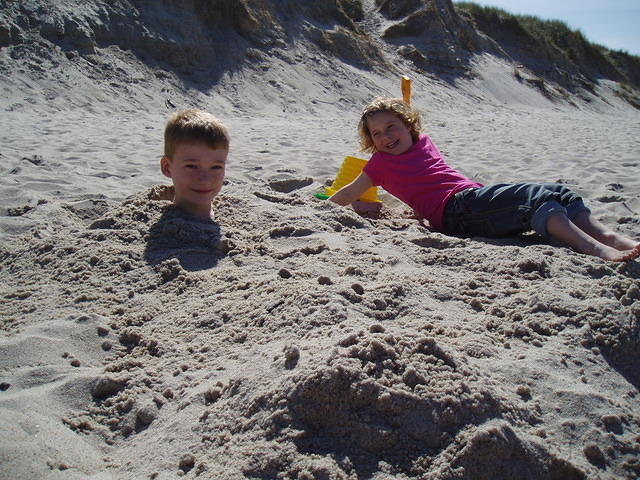Een ingegraven Jesper vindt Demi wel leuk