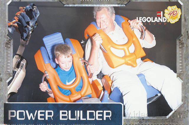 Legoland, Jesper en Ruurd in de alle kanten op bewegende robotarm
