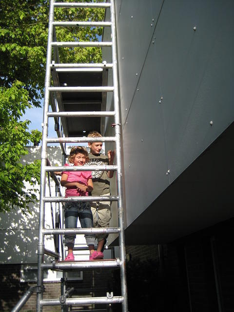 Jesper en Demi op de steiger