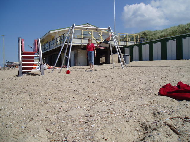 Domburg - Het strand, Demi schommelt