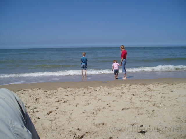 Domburg - Het strand, met Ruurd's knie.