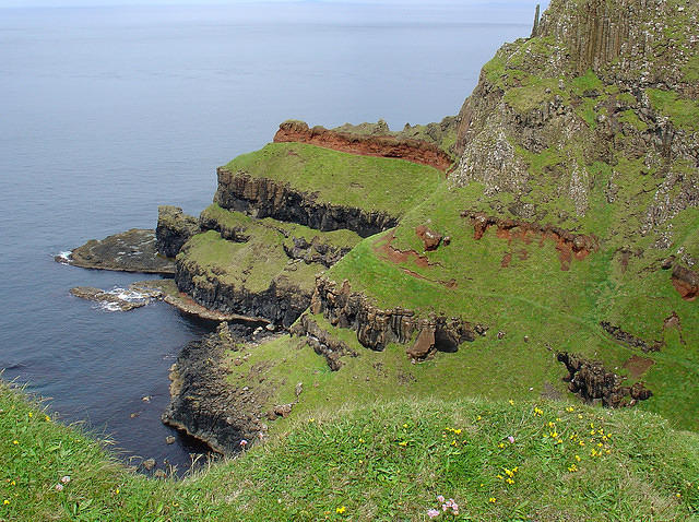 Ierland2005 704 - Giant Causeway, de diepte