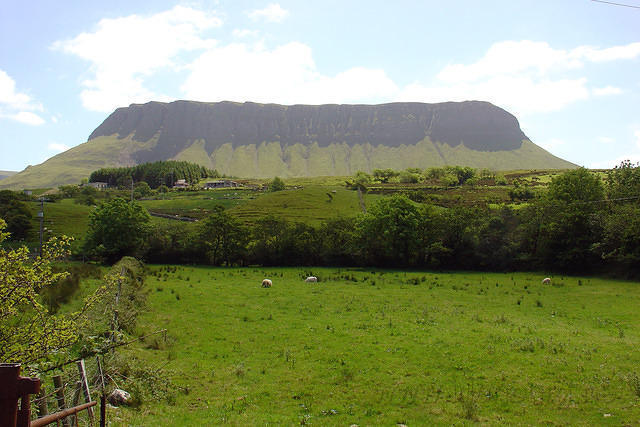 Ierland2005 730 - Dezelfde tafelberg op weg naar Sligo