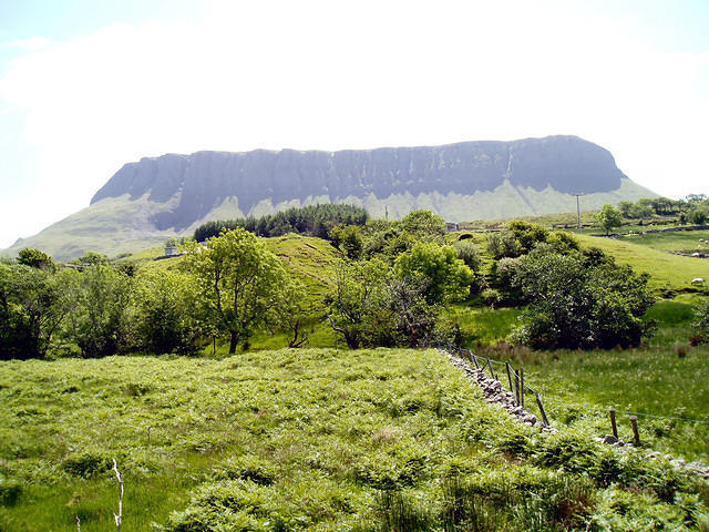 Ierland2005 059 - Een tafelberg op weg naar Sligo