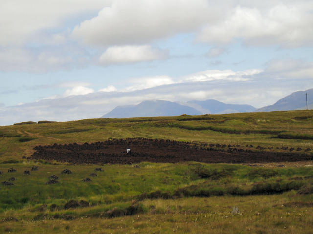 Ierland2005 076 - Er wordt nog behoorlijk wat turf gestoken in Ierland