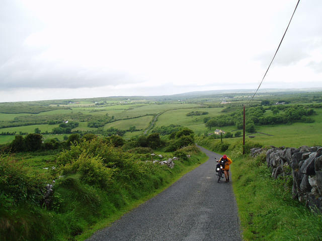 Ierland2005 104 - The Burren, ook hier kan het (te) steil zijn