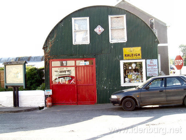 Ierland2005 132 - Inchigeelagh, een oude fietsenzaak?