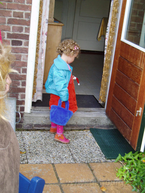 Moeke2005 004
Madammeke Demi is ook ge-arriveerd.