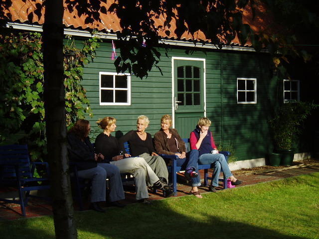 Moeke2005 014
Dames onder elkaar zo te zien.