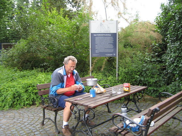 Knudenburg, Ruurd zet thee