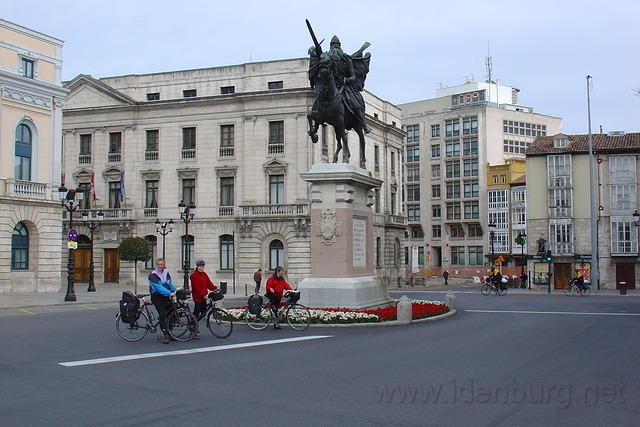 Spanje2004 122 - Burgos, El Cid wijst de weg 1.