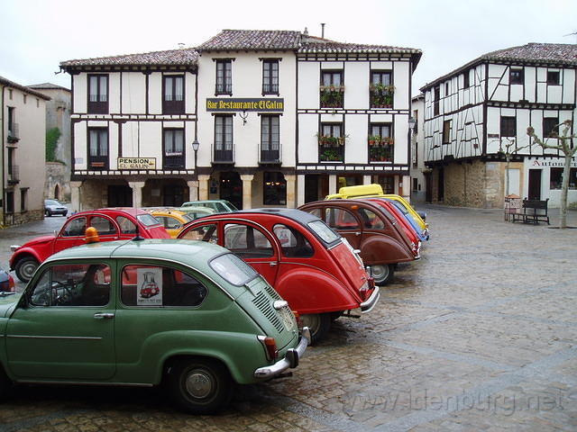 Sapnje2004 005 - Covarrubias, oldtimers op het plein, net als wijzelf.