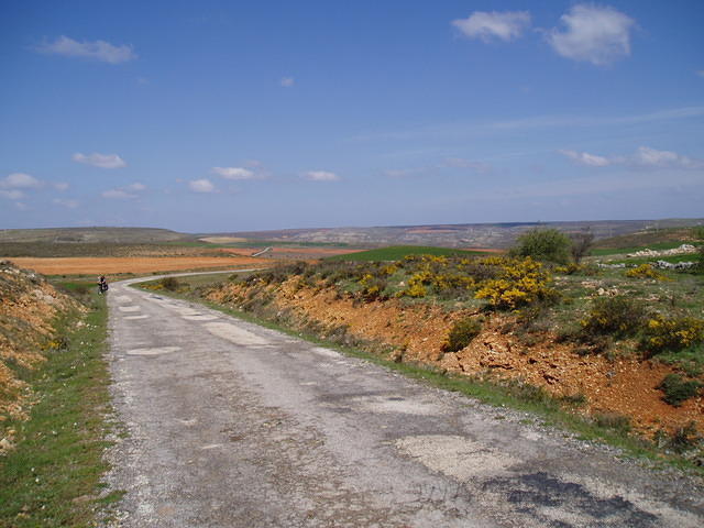 Spanje2004 023 - Op weg naar Rello, leeg, woest en mooi.