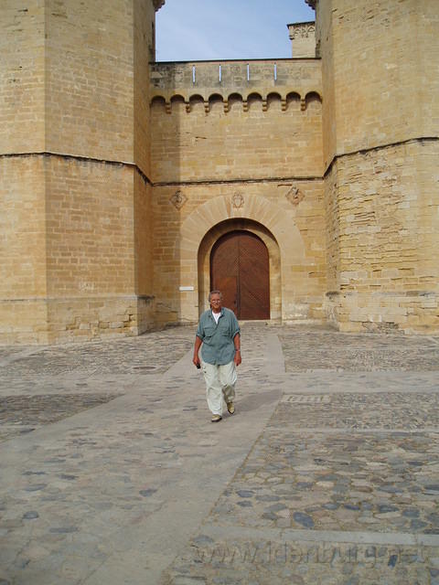 Spanje2004 022
Poblet, Ruurd bij het klooster