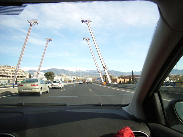 Granada, in de verte de Sierra Nevada (Kors)