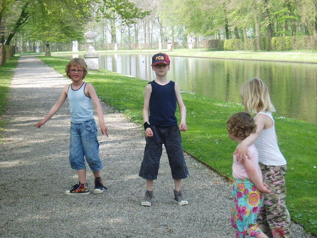 Pas op,.. Val niet in de sloot