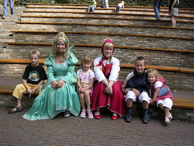(v.r.n.l) Demi, Jordy, Roodkapje, Wendy, Soeraja en Jesper (door Monique)