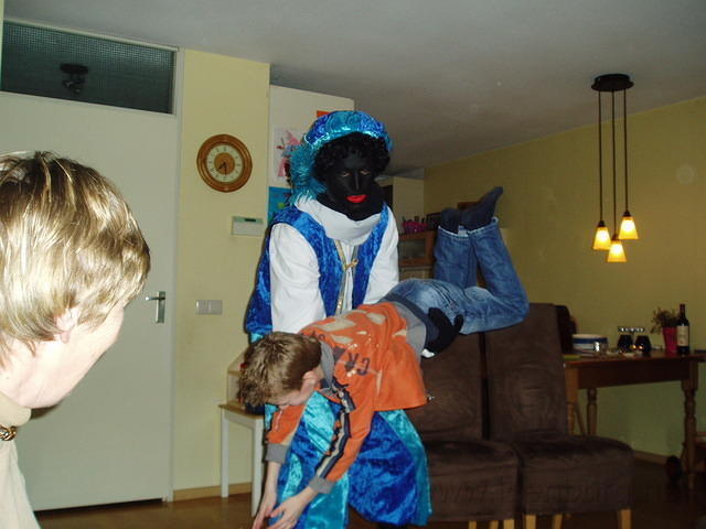 Hij tilde Jesper op om te laten Zwemmen