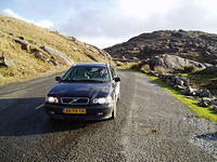 De Volvo op de Healy Pass.