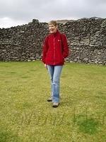 Staigue Fort, Joke kijkt rond