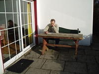 Ruurd op het terras in de zon, 15 januari, 15 graden.