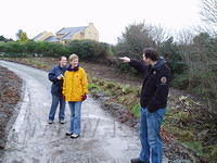 De eerste wandeling rond het huis