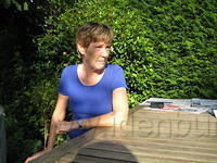 Oma poseert